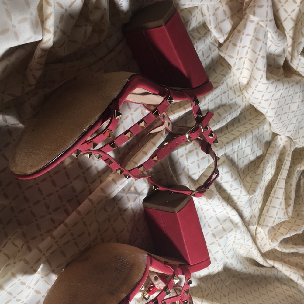 Red stud heel - Picture 6 of 7